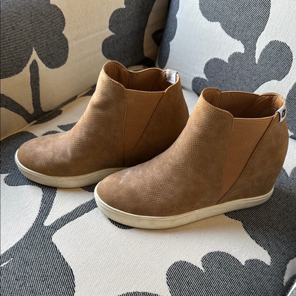 Coconuts Women's Tan Ankle Boots